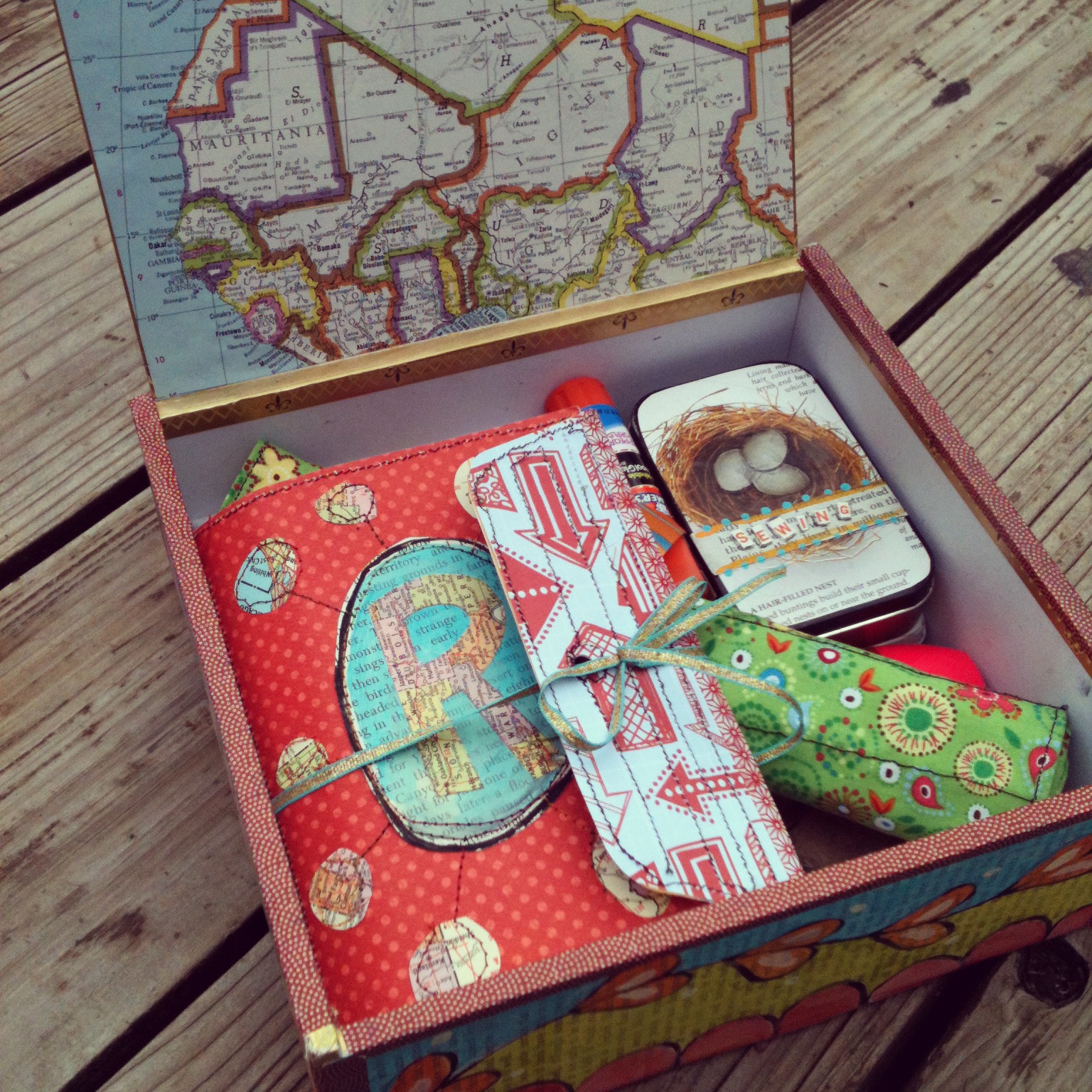 Beehive Art Salon Creativity Box